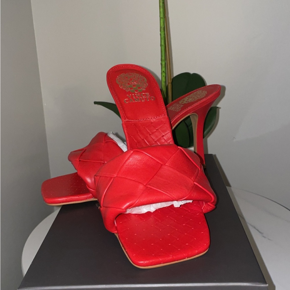 Vince Camuto Brelanie red slide sandal. Never worn. Brand new. 8.5